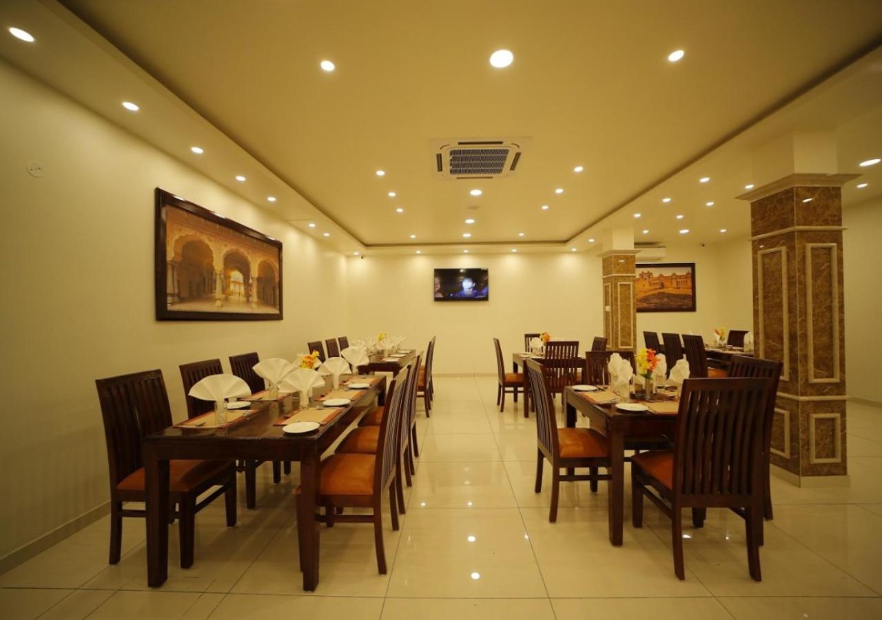 The Amer Valley Hotell Jaipur Exteriör bild