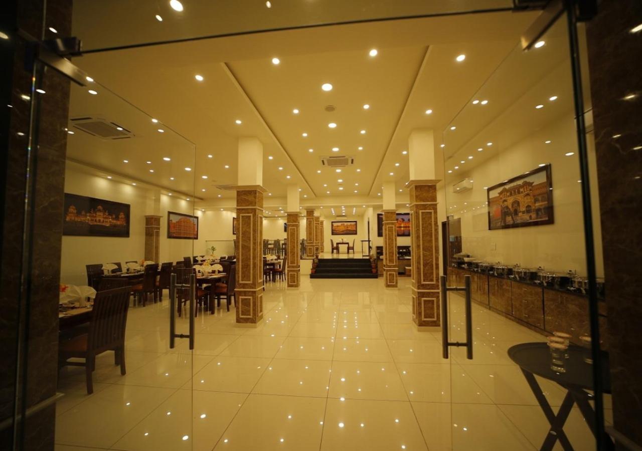 The Amer Valley Hotell Jaipur Exteriör bild