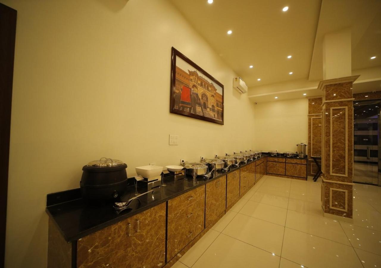 The Amer Valley Hotell Jaipur Exteriör bild