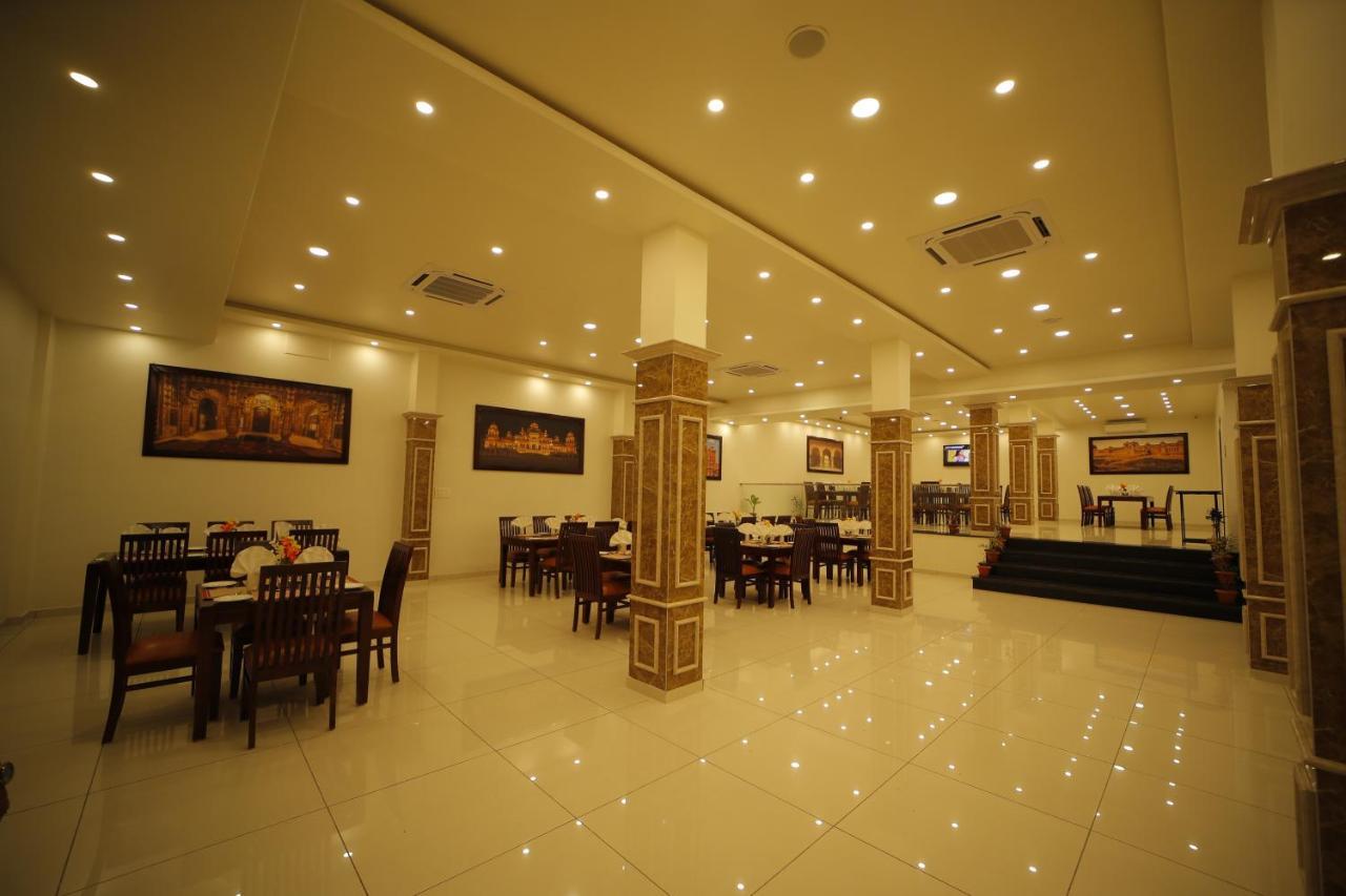 The Amer Valley Hotell Jaipur Exteriör bild
